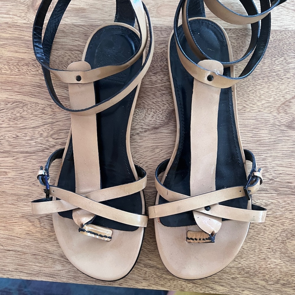 Like new Burberry Patent Leather sandal